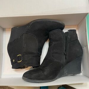 Maurice’s black wedge heel